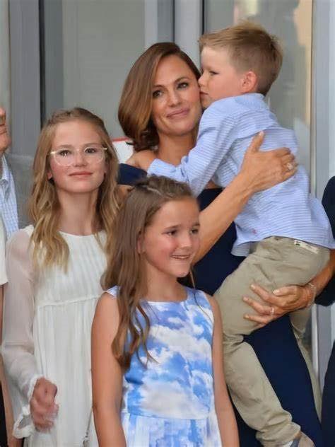 Jennifer Garner’s new boyfriend is ‘like a copy’ of ex Ben Affleck –