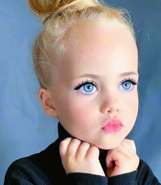 At 4, she was named “the most beautiful girl in the world”. What does she look like now, at 20 years old
