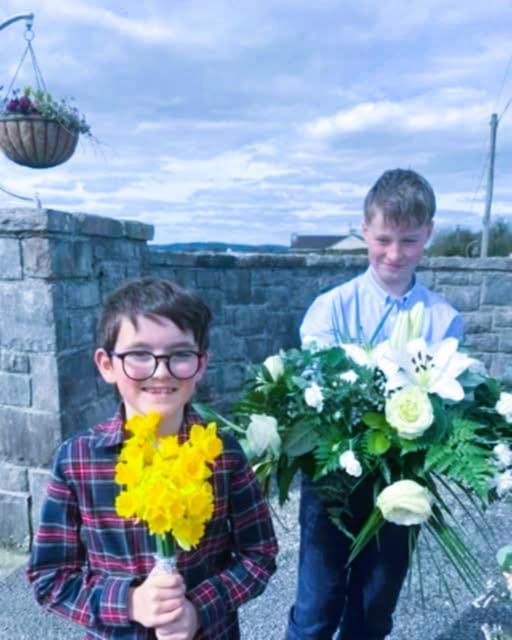 MY TWO LITTLE GENTLEMEN NEVER FORGET TO BRING ME FLOWERS AFTER SCHOOL — EVERY SINGLE DAY